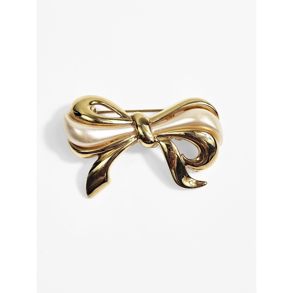 Napier Vintage Gold Tone Ribon Faux Pearl Accent Brooch